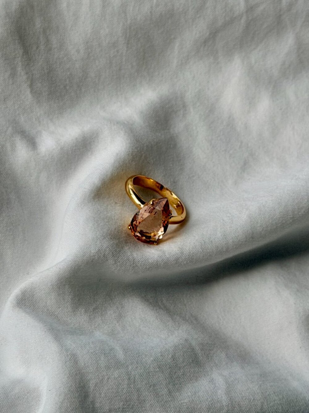 Pear Shape Travel Ring - 18k Gold - Reconstituted Morganite